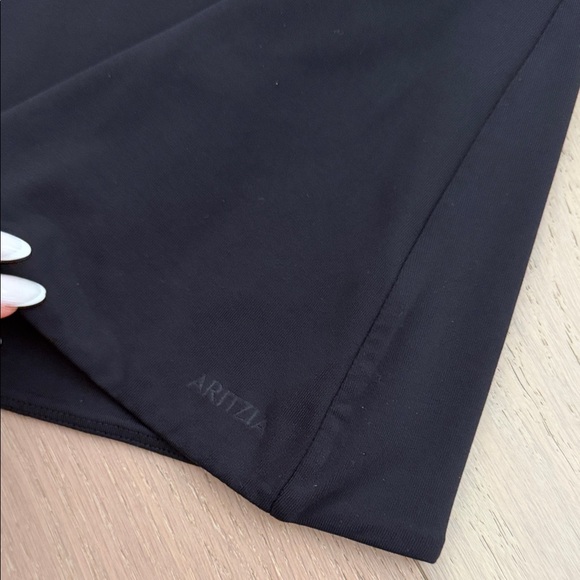 Aritzia Black Long Sleeve Tee - Picture 3 of 3